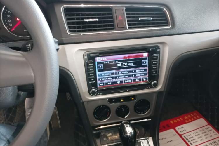 Used Volkswagen Lavida 2013 Restyled Classic 1.6L Automatic Comfort Edition Audio And AC Panel