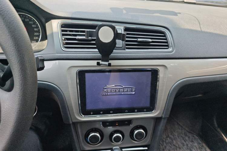 Used Volkswagen Lavida 2013 Restyled Classic 1.6L Automatic Comfort Edition Audio And AC Panel