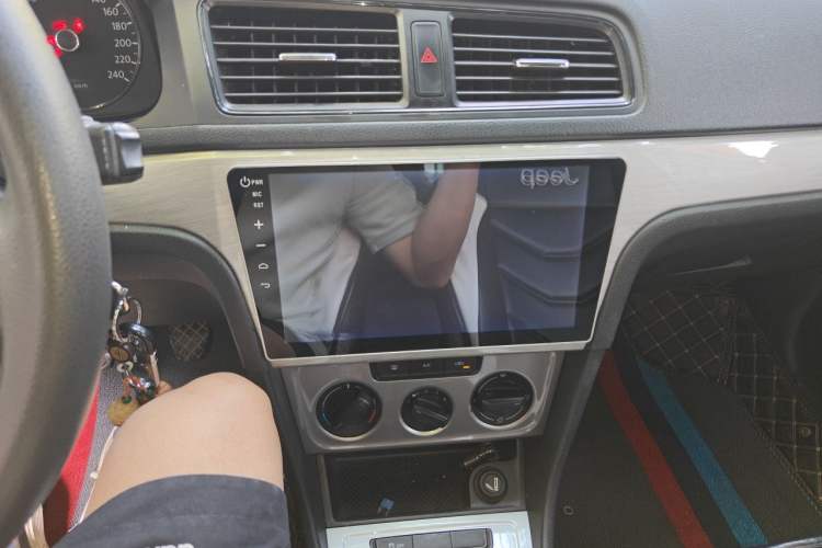 Used Volkswagen Lavida 2013 Revised Classic 1.6L Manual Fashion Edition Audio And AC Panel