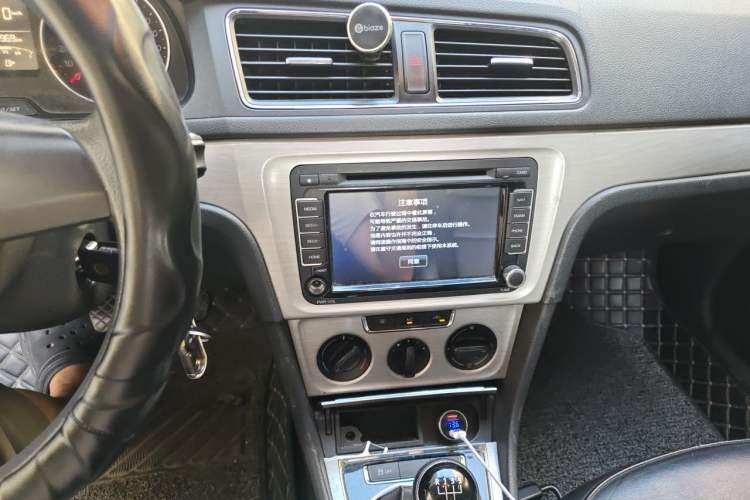 Used Volkswagen Lavida 2013 Restyled Classic 1.6L Manual Comfort Edition Audio And AC Panel