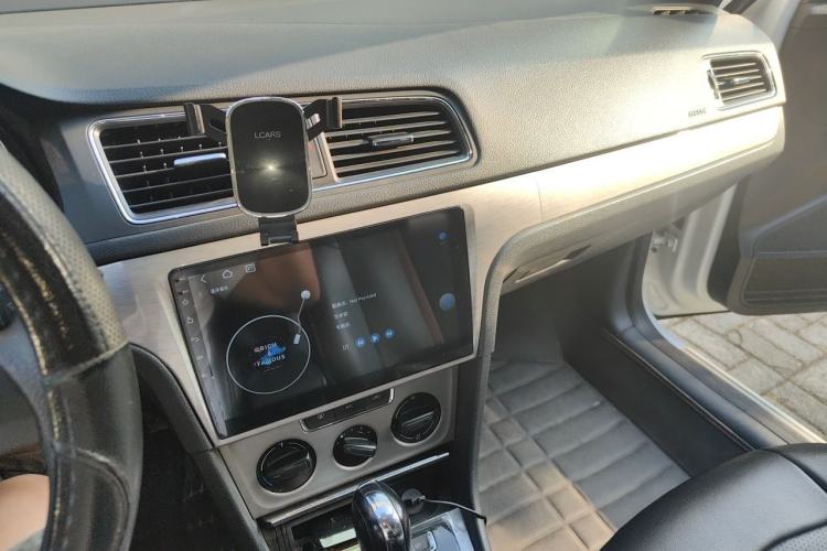 Used Volkswagen Lavida 2013 Restyled Classic 1.6L Automatic Comfort Edition Audio And AC Panel