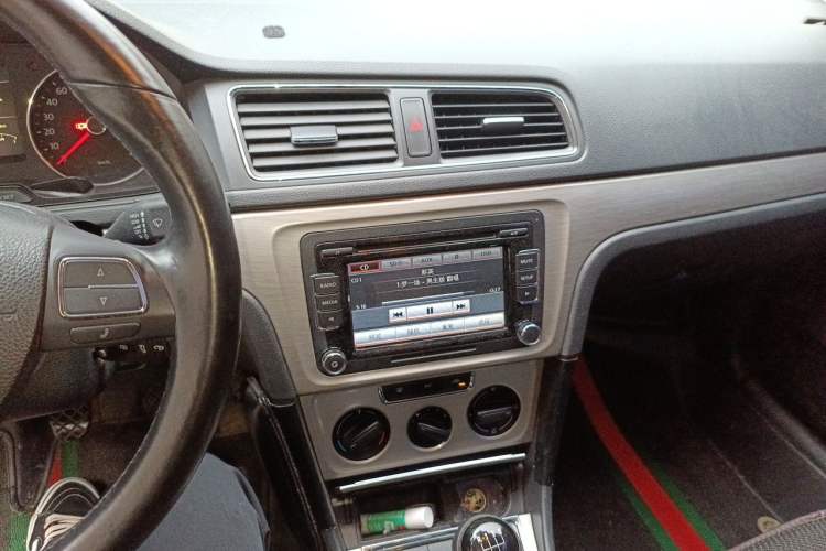 Used Volkswagen Lavida 2013 1.4TSI Manual Comfort Edition Audio And AC Panel