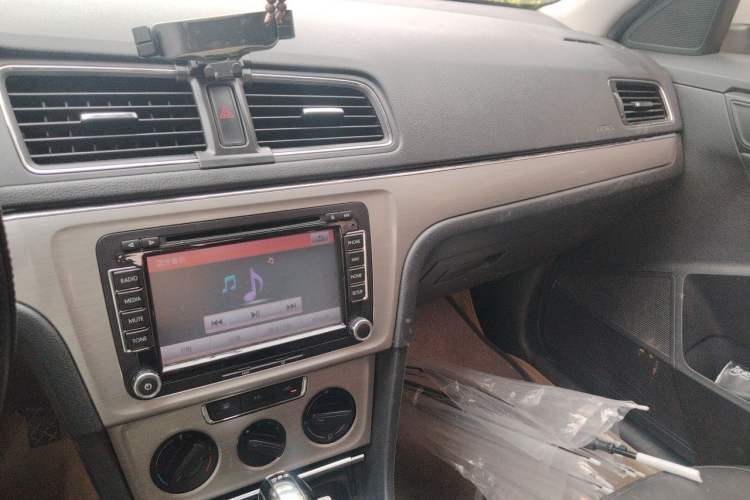 Used Volkswagen Lavida 2013 Revised Version 1.4 TSI DSG Comfort Edition Audio And AC Panel