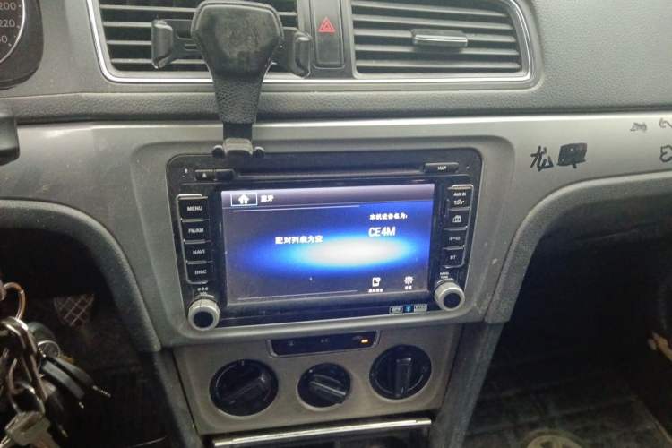 Used Volkswagen Lavida 2013 Restyled Classic 1.6L Manual Comfort Edition Audio And AC Panel