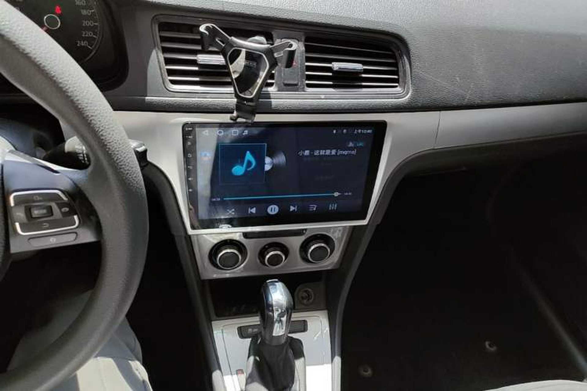 Used Volkswagen Lavida 2013 Revised Classic 1.6L Automatic Fashion Edition Audio And AC Panel