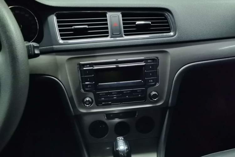 Used Volkswagen Lavida 2013 Revised Version 1.4 TSI DSG Comfort Edition Audio And AC Panel