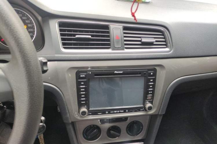 Used Volkswagen Lavida 2013 Restyled Classic 1.6L Automatic Comfort Edition Audio And AC Panel