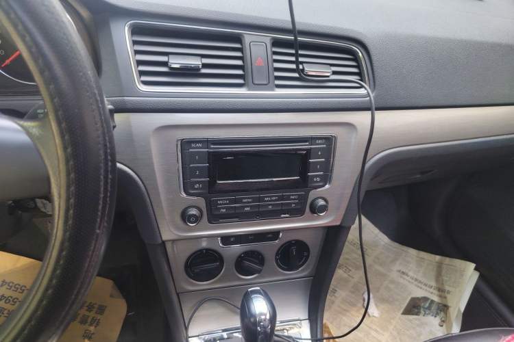 Used Volkswagen Lavida 2013 Restyled Classic 1.6L Automatic Comfort Edition Audio And AC Panel