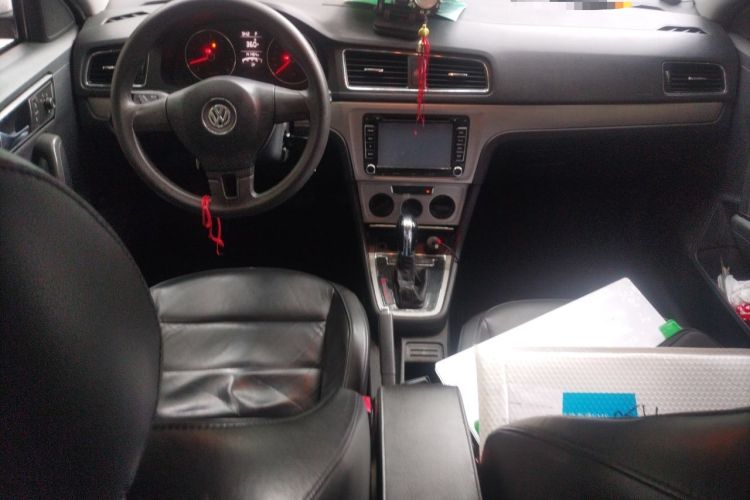 Used Volkswagen Lavida 2013 Restyled Classic 1.6L Automatic Comfort Edition Audio And AC Panel