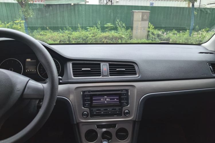 Used Volkswagen Lavida 2013 Restyled Classic 1.6L Automatic Comfort Edition Audio And AC Panel
