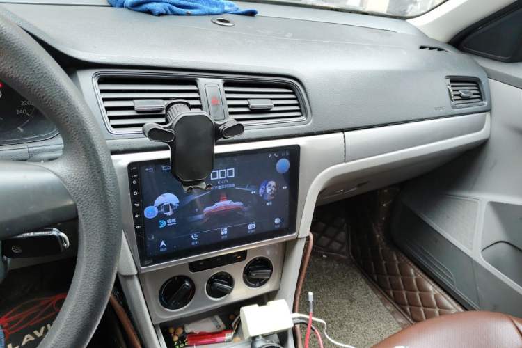 Used Volkswagen Lavida 2013 1.6L Manual Fashion Edition Audio And AC Panel