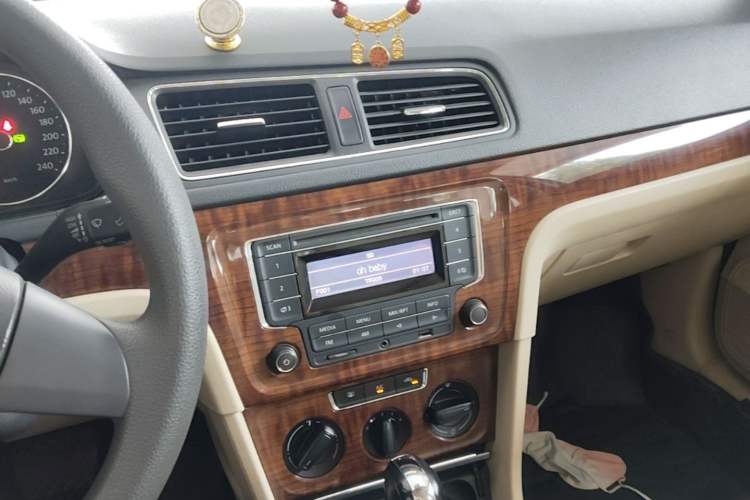 Used Volkswagen Lavida 2013 Restyled Classic 1.6L Automatic Comfort Edition Audio And AC Panel