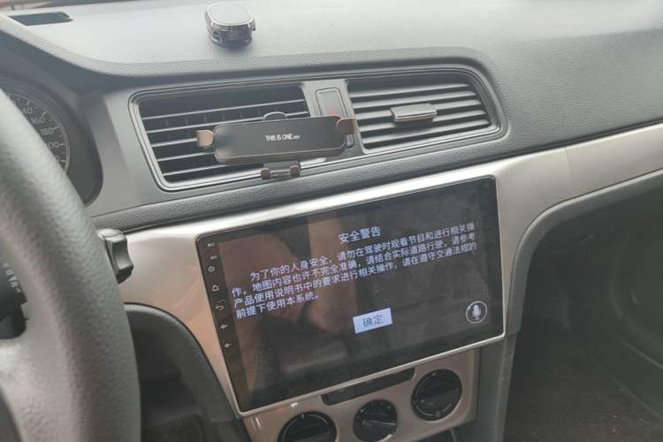 Used Volkswagen Lavida 2013 Revised Classic 1.6L Automatic Fashion Edition Audio And AC Panel