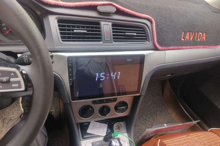 Used Volkswagen Lavida 2013 Revised Classic 1.6L Automatic Fashion Edition Audio And AC Panel
