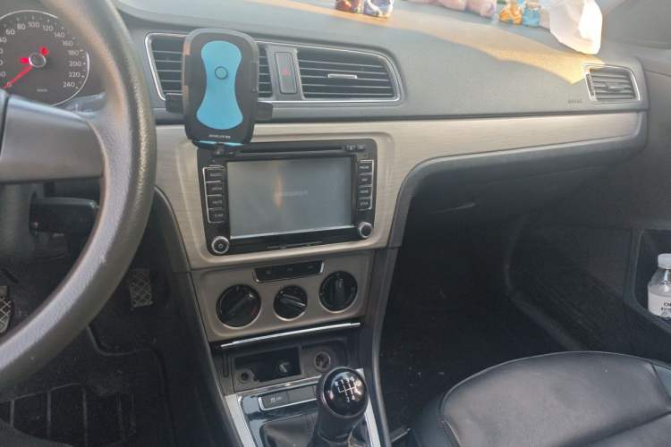 Used Volkswagen Lavida 2013 Restyled Classic 1.6L Manual Comfort Edition Audio And AC Panel
