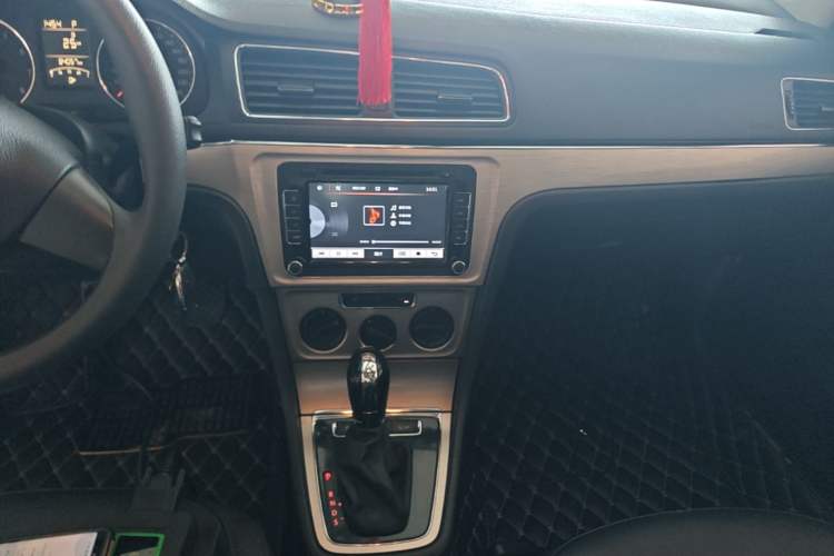 Used Volkswagen Lavida 2013 Restyled Classic 1.6L Automatic Comfort Edition Audio And AC Panel