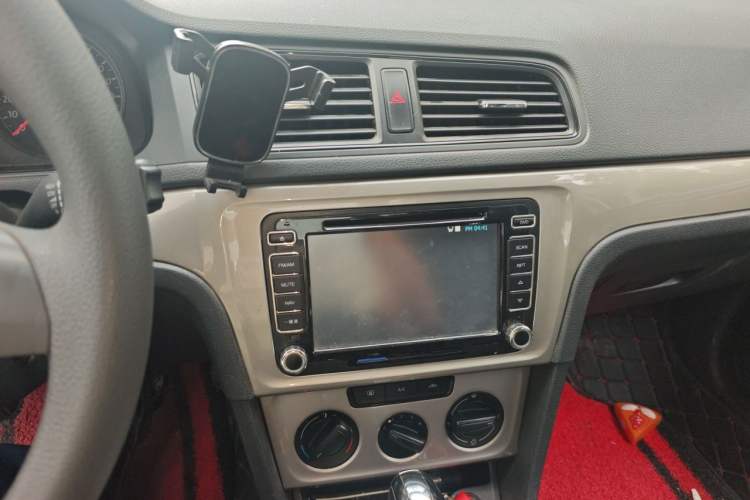 Used Volkswagen Lavida 2013 Revised Classic 1.6L Automatic Fashion Edition Audio And AC Panel