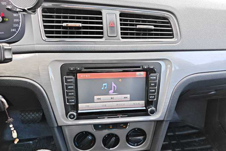 Used Volkswagen Lavida 2013 Revised Version 1.4 TSI DSG Comfort Edition Audio And AC Panel