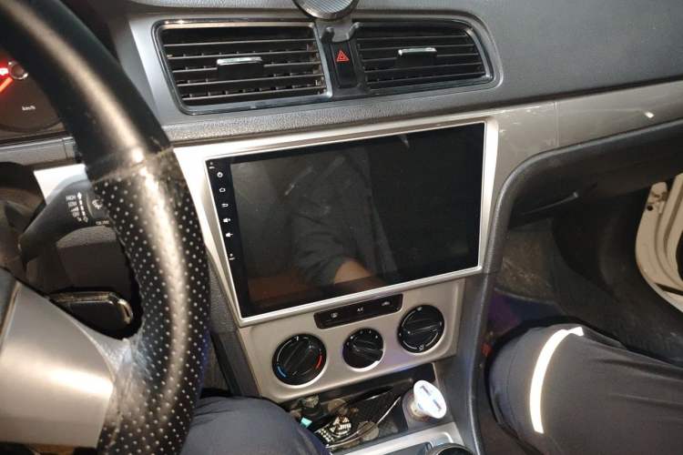 Used Volkswagen Lavida 2013 1.6L Manual Fashion Edition Audio And AC Panel
