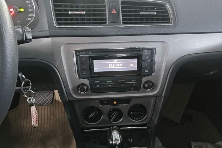 Used Volkswagen Lavida 2013 Restyled Classic 1.6L Automatic Comfort Edition Audio And AC Panel