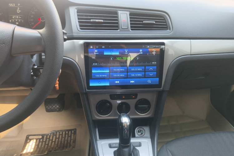 Used Volkswagen Lavida 2013 Revised Classic 1.6L Automatic Fashion Edition Audio And AC Panel
