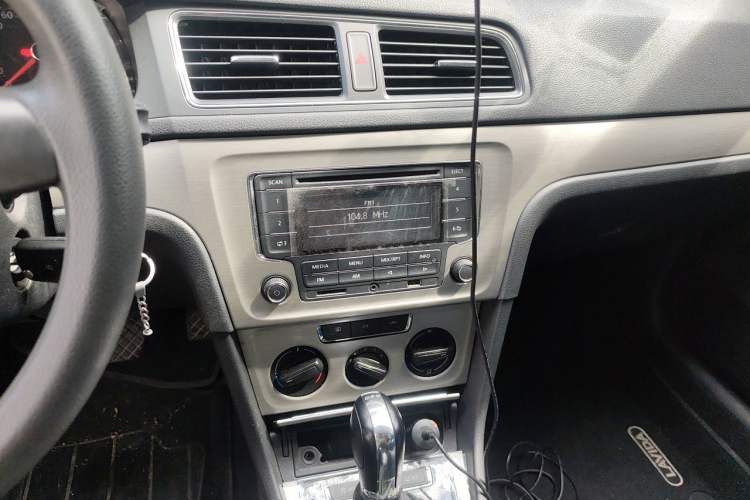 Used Volkswagen Lavida 2013 Revised Version 1.4 TSI DSG Comfort Edition Audio And AC Panel