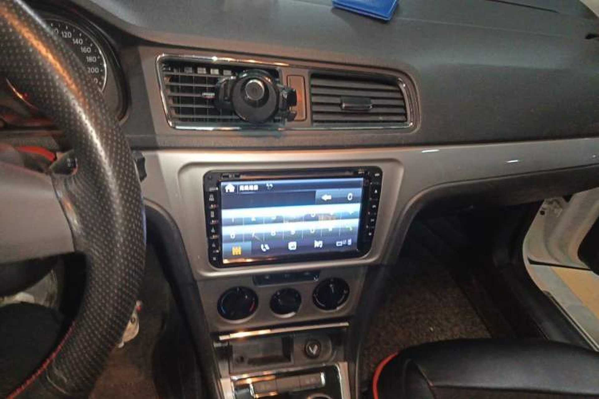 Used Volkswagen Lavida 2013 Restyled Classic 1.6L Manual Comfort Edition Audio And AC Panel