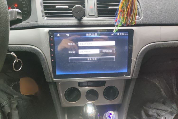 Used Volkswagen Lavida 2013 Revised Classic 1.6L Automatic Fashion Edition Audio And AC Panel