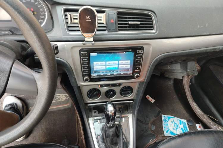 Used Volkswagen Lavida 2013 Restyled Classic 1.6L Automatic Comfort Edition Audio And AC Panel