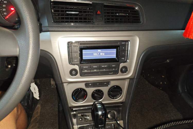 Used Volkswagen Lavida 2013 Restyled Classic 1.6L Automatic Comfort Edition Audio And AC Panel