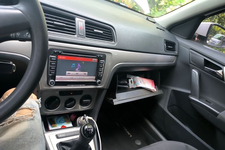 Used Volkswagen Lavida 2013 Revised Classic 1.6L Manual Fashion Edition Audio And AC Panel