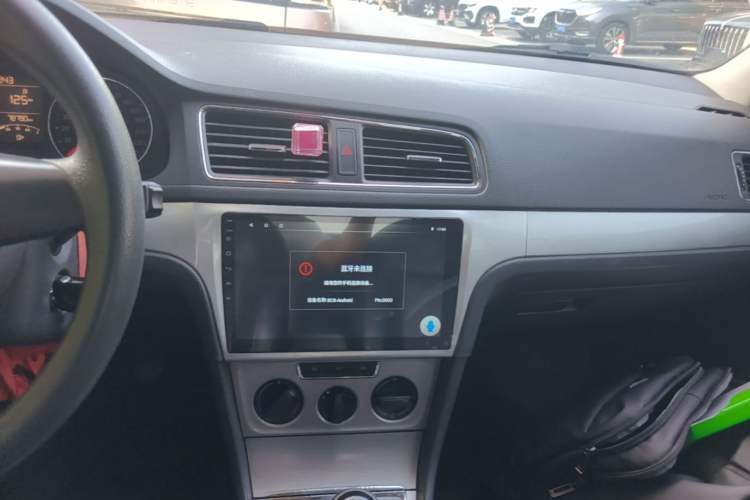 Used Volkswagen Lavida 2013 Restyled Classic 1.6L Manual Comfort Edition Audio And AC Panel