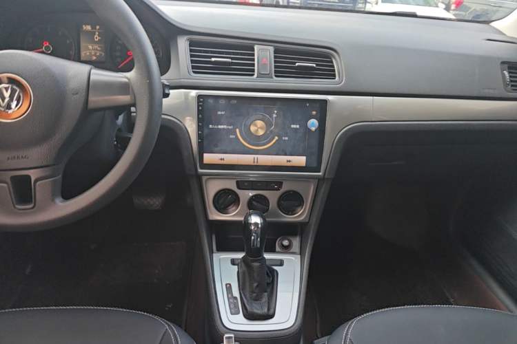Used Volkswagen Lavida 2013 Revised Classic 1.6L Automatic Fashion Edition Audio And AC Panel