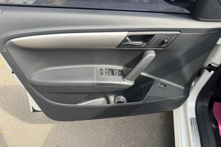 Used Volkswagen Lavida 2013 Restyled Classic 1.6L Automatic Comfort Edition Audio And AC Panel