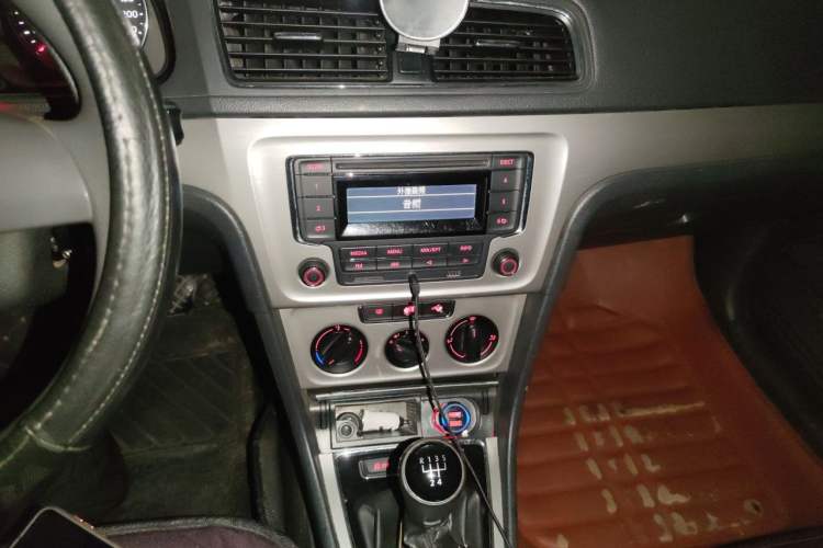 Used Volkswagen Lavida 2013 Revised Version 1.4 TSI Manual Comfort Edition Audio And AC Panel