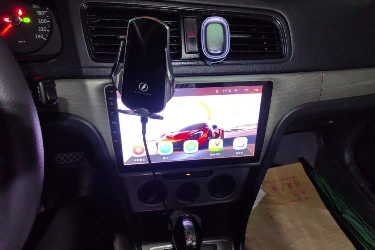 Used Volkswagen Lavida 2013 1.6L Automatic Fashion Edition Audio And AC Panel