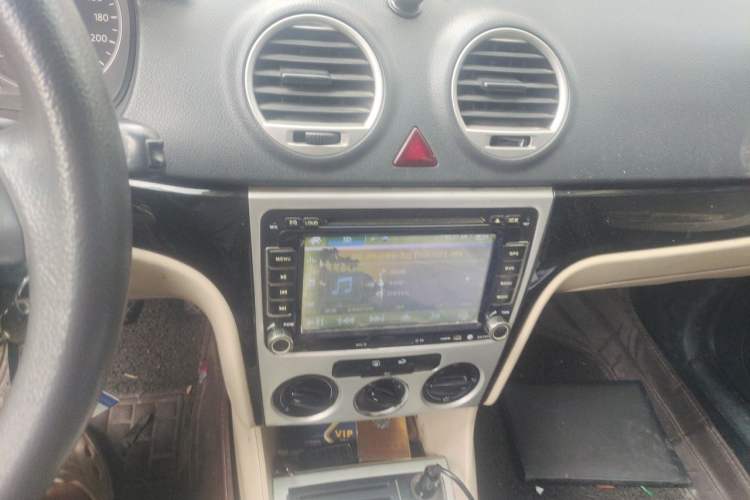 Used Volkswagen Lavida 2013 Classic 1.6L Manual Fashion Edition Audio And AC Panel