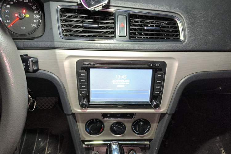Used Volkswagen Lavida 2013 Revised Version 1.4 TSI DSG Comfort Edition Audio And AC Panel