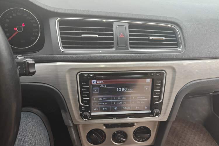 Used Volkswagen Lavida 2013 Revised Version 1.4 TSI DSG Comfort Edition Audio And AC Panel