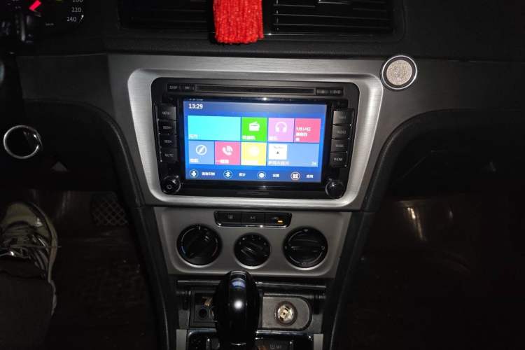 Used Volkswagen Lavida 2013 Restyled Classic 1.6L Automatic Comfort Edition Audio And AC Panel