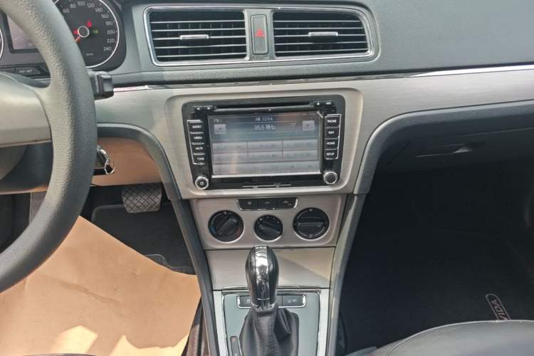 Used Volkswagen Lavida 2013 Revised Version 1.4 TSI DSG Comfort Edition Audio And AC Panel