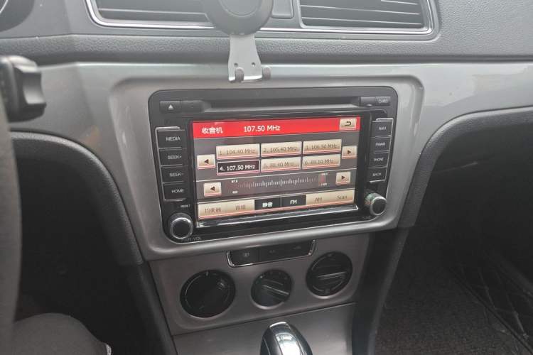 Used Volkswagen Lavida 2013 Restyled Classic 1.6L Automatic Comfort Edition Audio And AC Panel