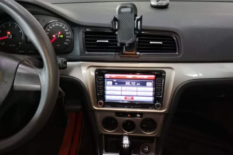 Used Volkswagen Lavida 2013 Revised Classic 1.6L Automatic Fashion Edition Audio And AC Panel