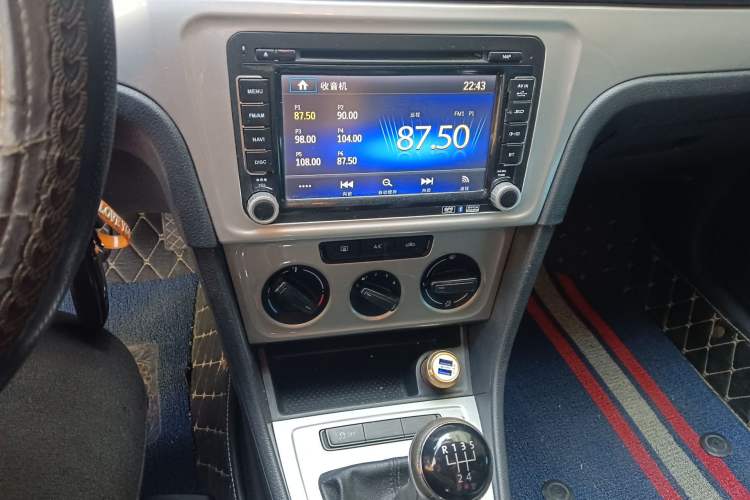 Used Volkswagen Lavida 2013 Revised Classic 1.6L Manual Fashion Edition Audio And AC Panel