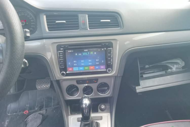 Used Volkswagen Lavida 2013 Revised Classic 1.6L Automatic Fashion Edition Audio And AC Panel