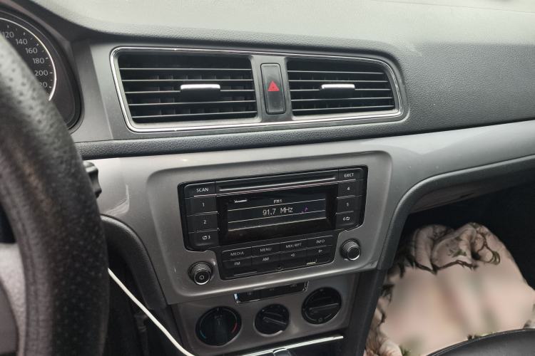 Used Volkswagen Lavida 2013 Restyled Classic 1.6L Automatic Comfort Edition Audio And AC Panel