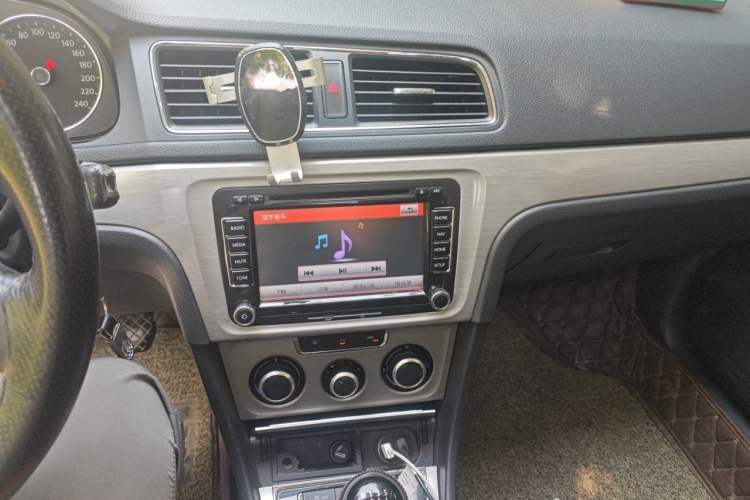 Used Volkswagen Lavida 2013 Revised Version 1.4 TSI Manual Comfort Edition Audio And AC Panel