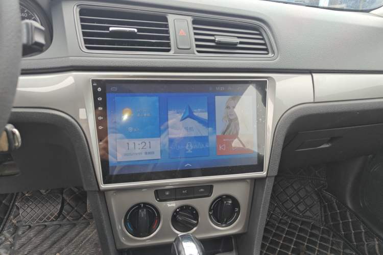 Used Volkswagen Lavida 2013 Revised Classic 1.6L Automatic Fashion Edition Audio And AC Panel