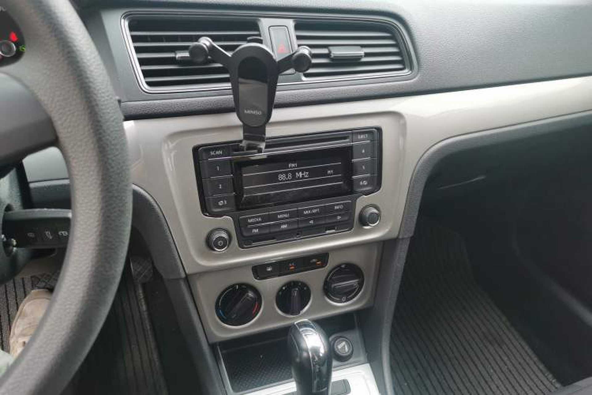 Used Volkswagen Lavida 2013 Revised Classic 1.6L Automatic Fashion Edition Audio And AC Panel
