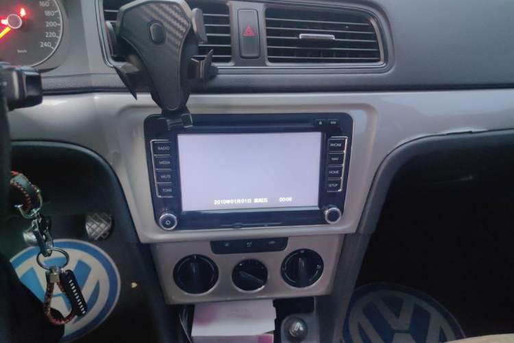 Used Volkswagen Lavida 2013 Revised Classic 1.6L Manual Fashion Edition Audio And AC Panel